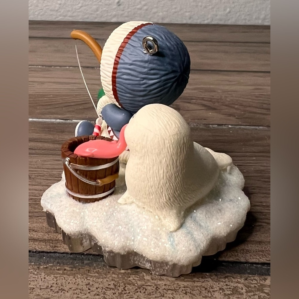 Hallmark NEW 2010 “Frosty Friends” Christmas Ornament 31st in the series - Picture 6 of 11
